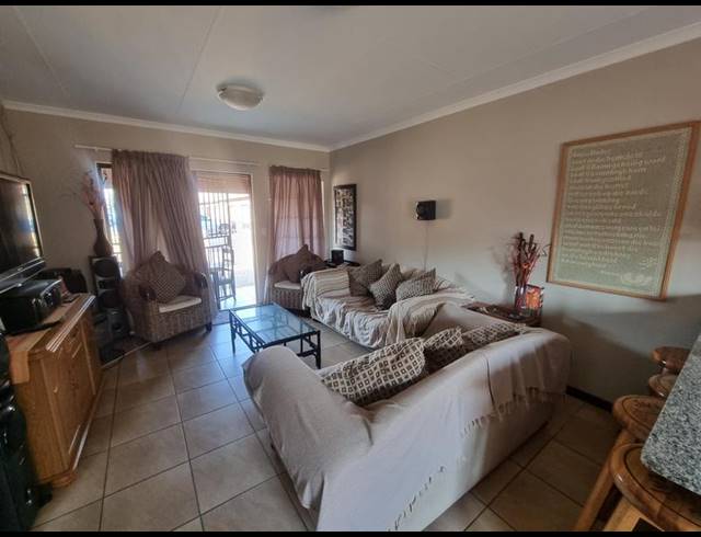 2 BEDROOM TOWNHOUSE FOR SALE IN MEYERTON CENTRAL